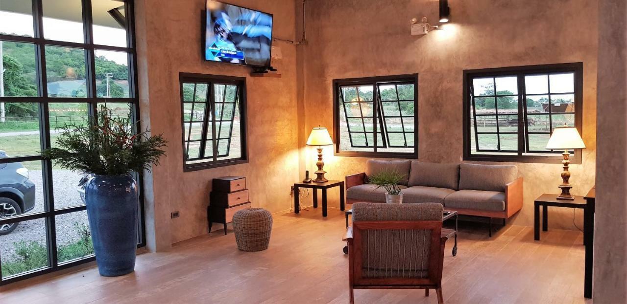 The Barn Hua Hin Hotel Кхао Тао Екстериор снимка