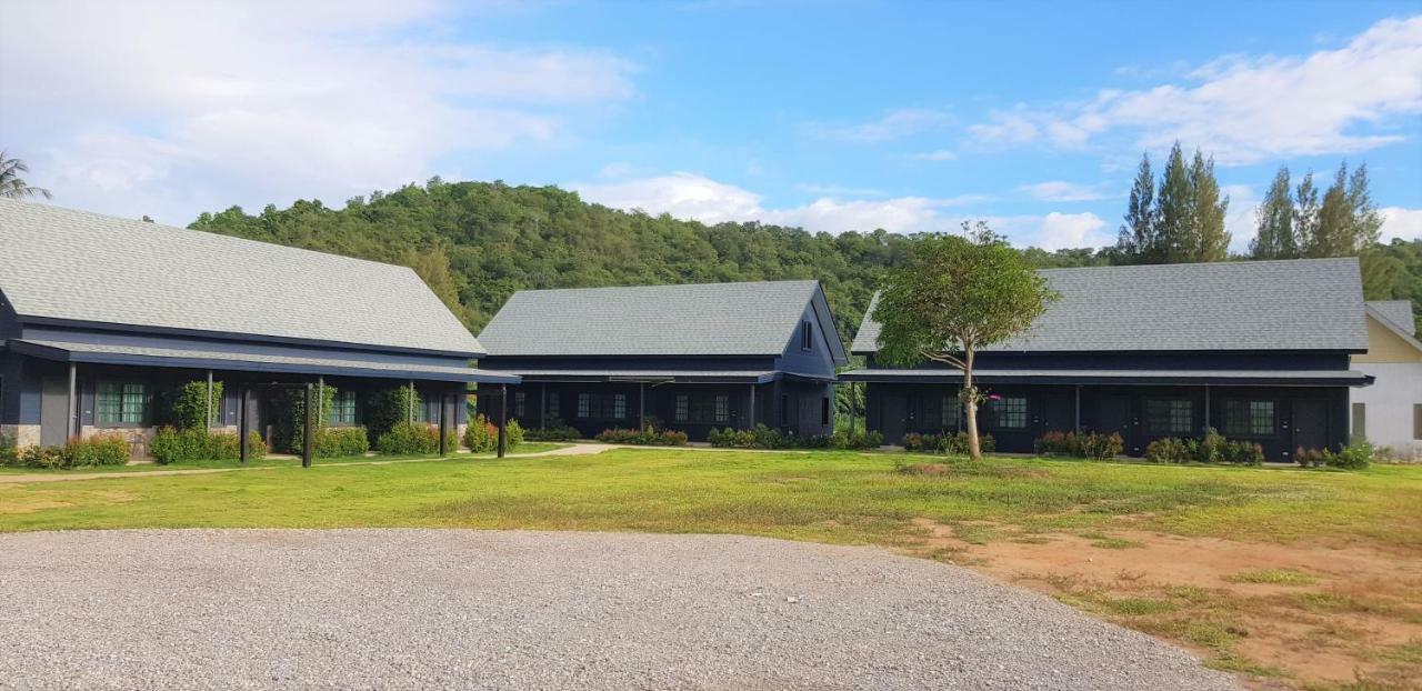 The Barn Hua Hin Hotel Кхао Тао Екстериор снимка