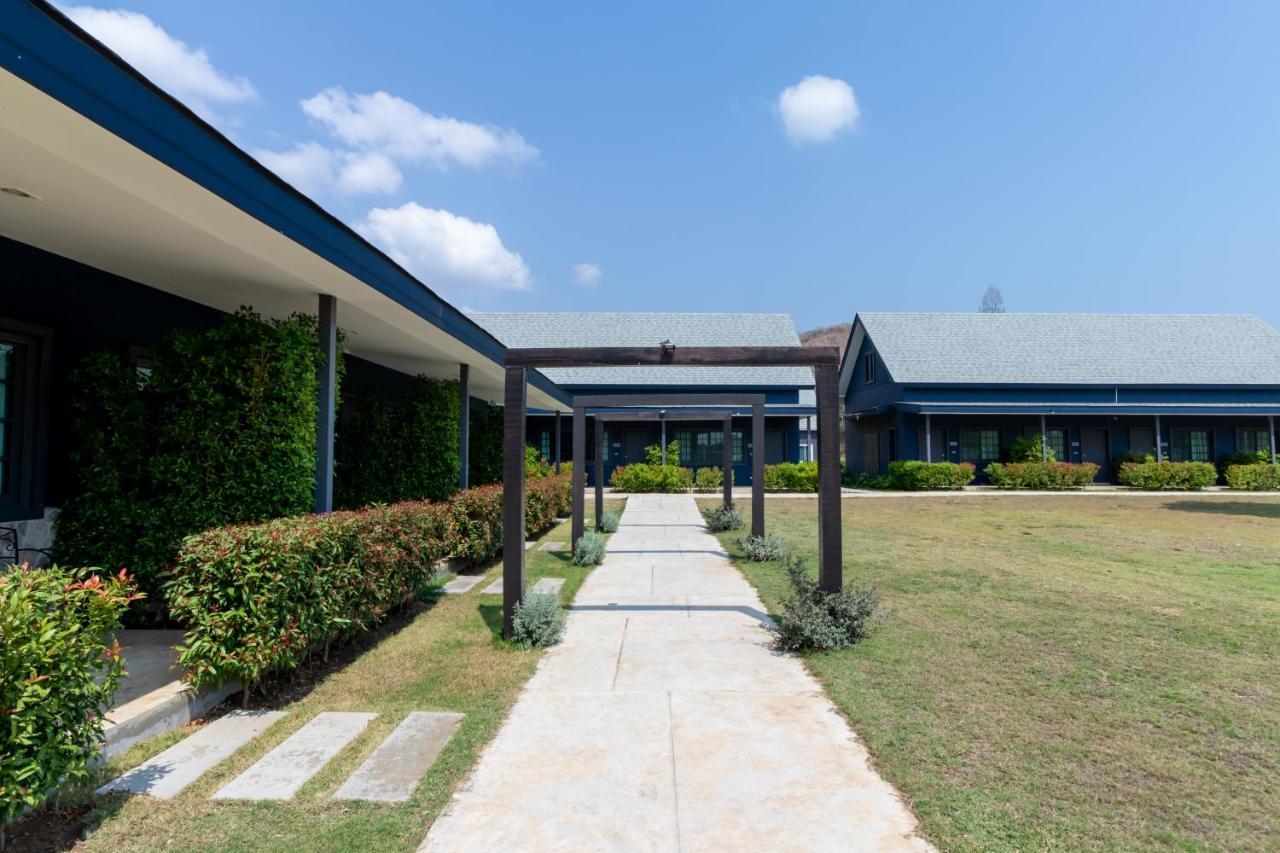 The Barn Hua Hin Hotel Кхао Тао Екстериор снимка